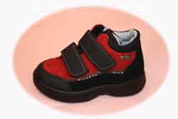 子供の足の発達に合った靴の選び方　１歳半頃まで